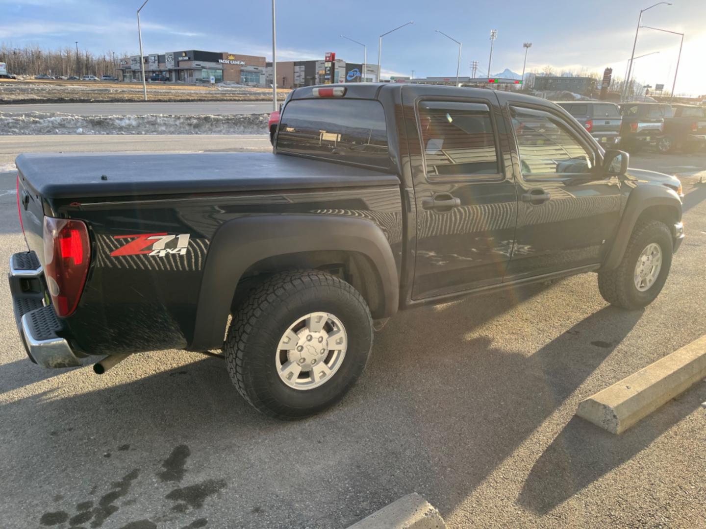 2006 Black /Black Chevrolet Colorado LT1 Crew Cab 4WD (1GCDT136268) with an 3.5L L5 DOHC 20V engine, 4-Speed Automatic Overdrive transmission, located at 1960 Industrial Drive, Wasilla, 99654, (907) 274-2277, 61.573475, -149.400146 - Photo#4